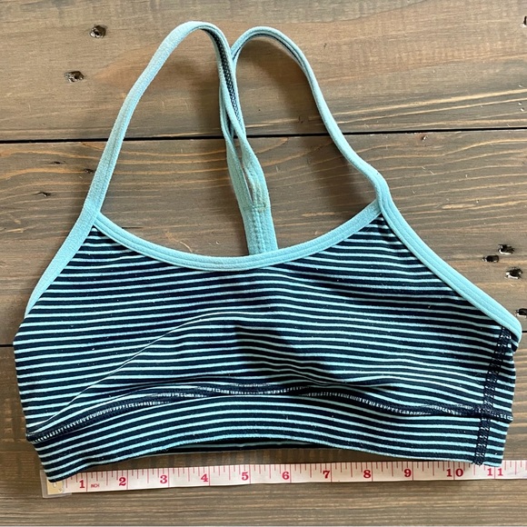 Lululemon sports bra. Measurements provide. - Picture 1 of 4
